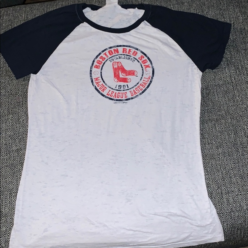 Women’s RED SOX t shirt